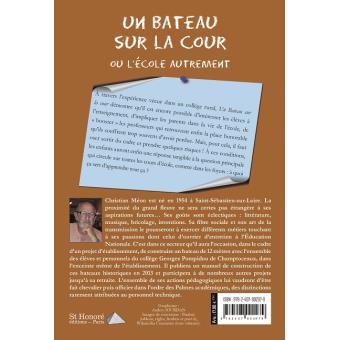 Un bateau sur la cour