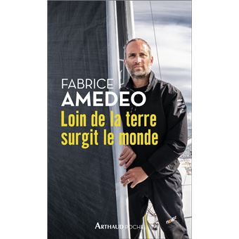 Loin de la terre surgit le monde