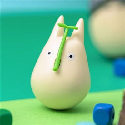 Figurine Mon voisin Totoro Ghibli Culbuto Totoro Blanc avec feuille