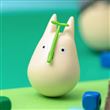 Figurine Mon voisin Totoro Ghibili Culbuto Totoro Blanc avec feuille