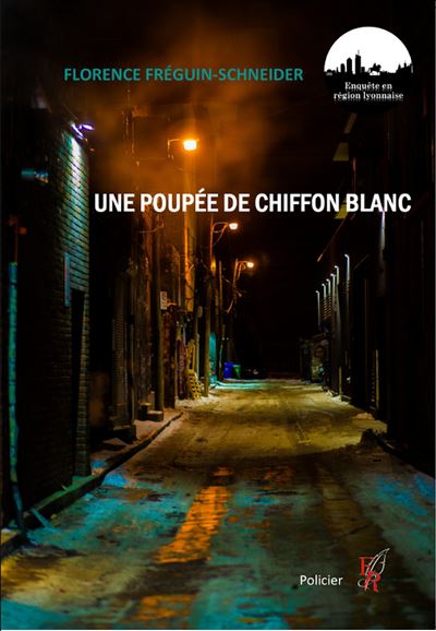 Une poupée de chiffon blanc