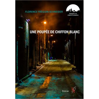Une poupée de chiffon blanc