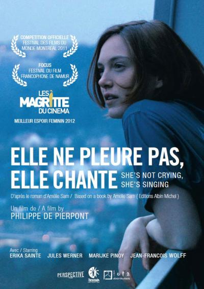 Elle ne pleure pas, elle chante
