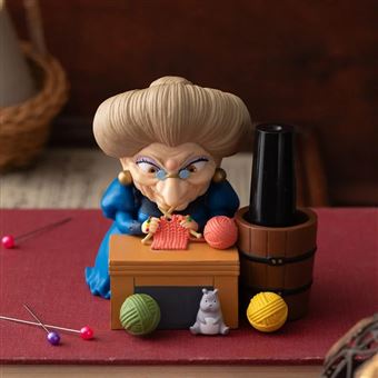 Figurine pot à crayon Le Voyage de Chihiro Yubaba tricote