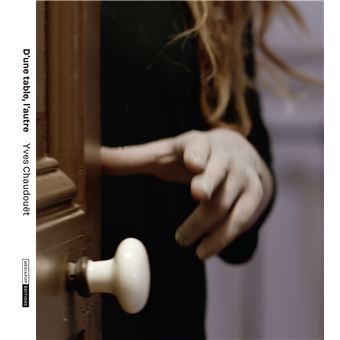 D'une table, l'autre