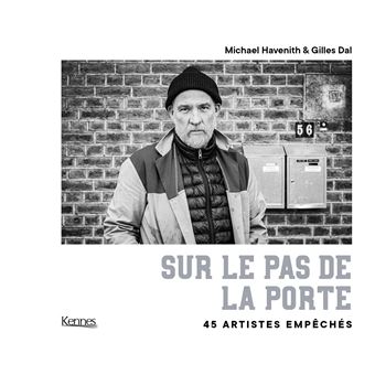 Sur le pas de la porte