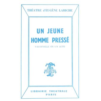 Un jeune homme presse