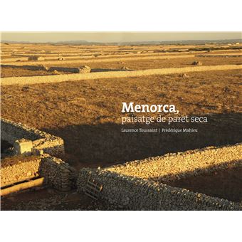 Minorque, paysage de pierre sèche