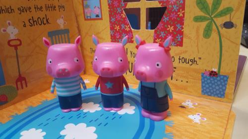 Les 3 Petits Cochons - Mon coffret avec 1 livre carrousel et 4 figurines -  Les 3 petits cochons (avec des figurines) - Dawn Machell - Boîte ou  accessoire - Achat Livre