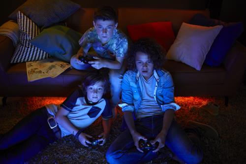 Philips Hue White and Color Ambiance Kit de démarrage E27 A60 8 W Bluetooth  x 3 - Ampoule connectée - Garantie 3 ans LDLC