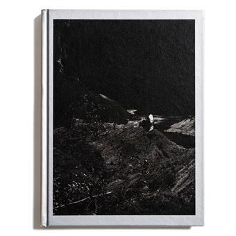 La Nuit craque sous nos doigts