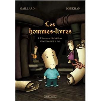 L'immense bibliothèque sombre comme la nuit