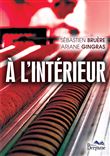 À l'intérieur