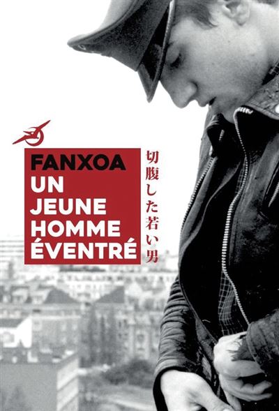 Un jeune homme eventre