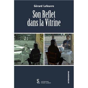 Son reflet dans la vitrine