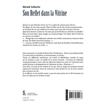 Son reflet dans la vitrine