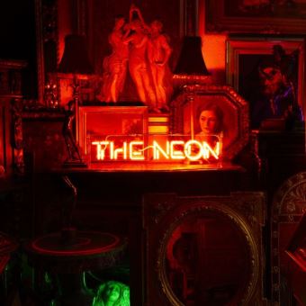 Couverture de The neon