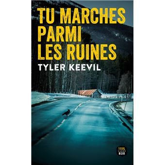 Tu marches parmi les ruines