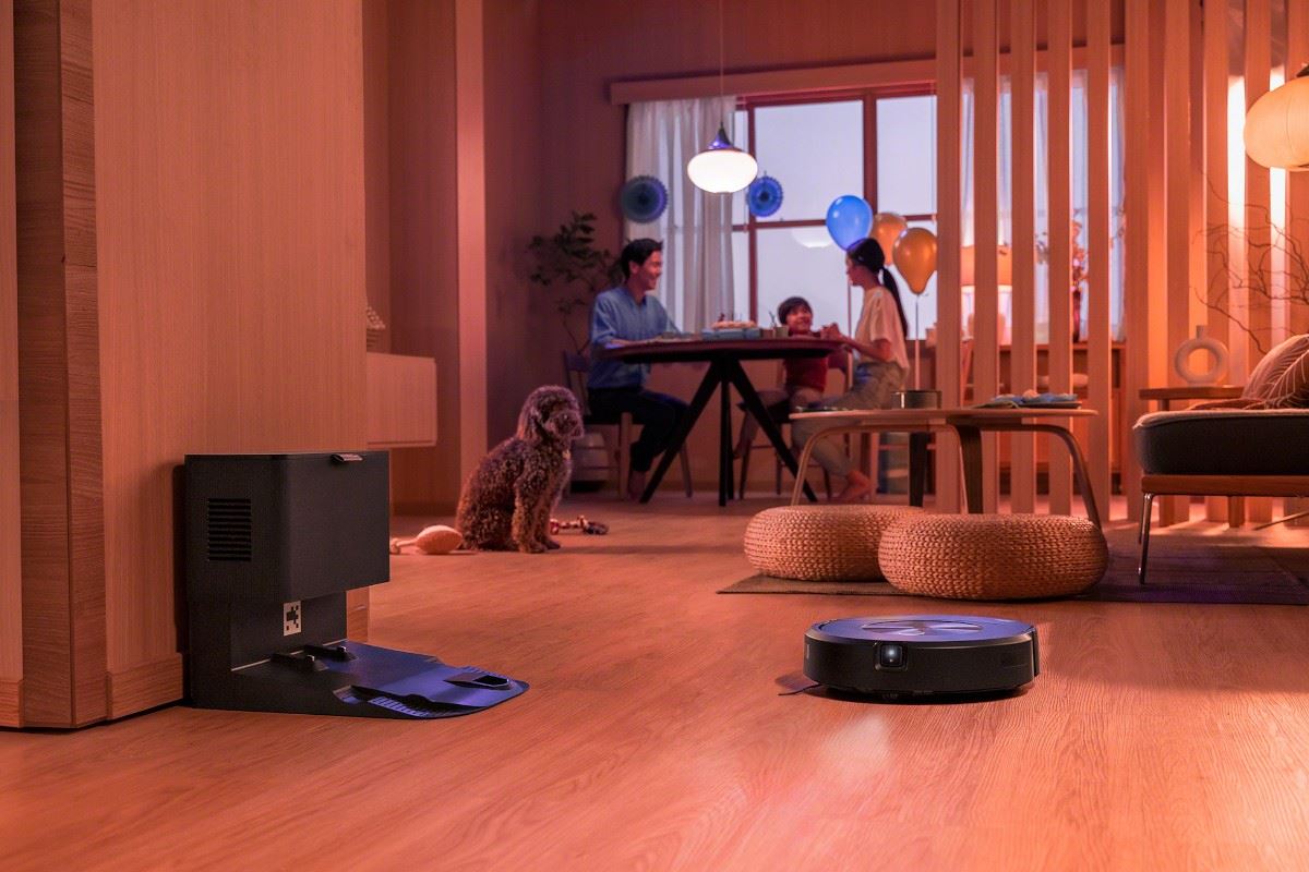 Roomba Combo j7+ descobre o primeiro aspirador robô mãos livres 2 em 1