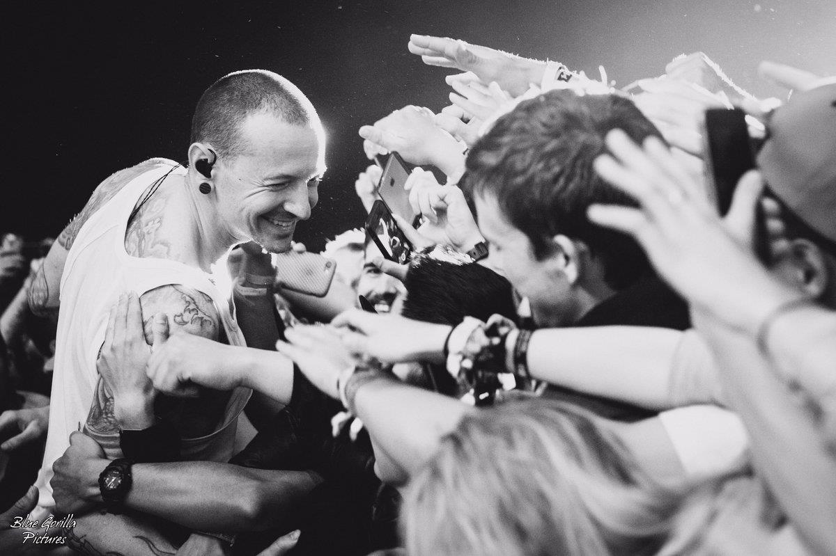 5 temas imortais cantados a solo por Chester Bennington