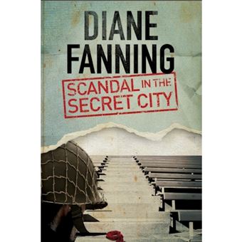 Scandal in the Secret City: A World War Two Mystery Set in Tennessee - Paperback - 2015 - 1