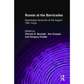 Russia at the Barricades - Eyewitness Accounts of the August 1991 Coup - Paperback - 1994 - 1