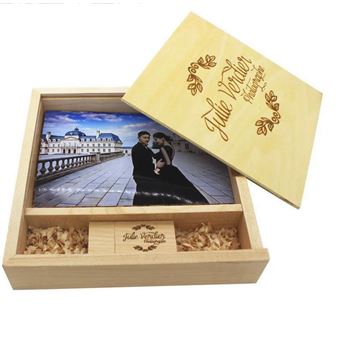 Caixa de Madeira Clara para Fotografia com Pen Drive F+ | Gravação Logótipo Personalizável - 1