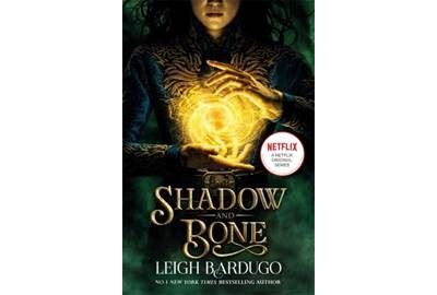 Shadow and Bone - Luz e Sombra de Leigh Bardugo - Livro - WOOK
