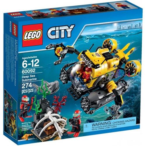 LEGO - Base submarina em construção com explorador mergulhador