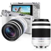Samsung NX300 Branca + NX 18-55mm f/3.5-5.6 III OIS + 50-200mm f/4-5.6 OIS