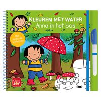 Kleuren met water. Anna in het bos