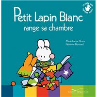 Petit Lapin Blanc range sa chambre