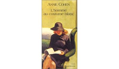 L'homme au costume blanc