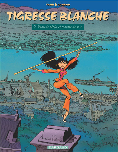 Peau de pêche et cravate de soie