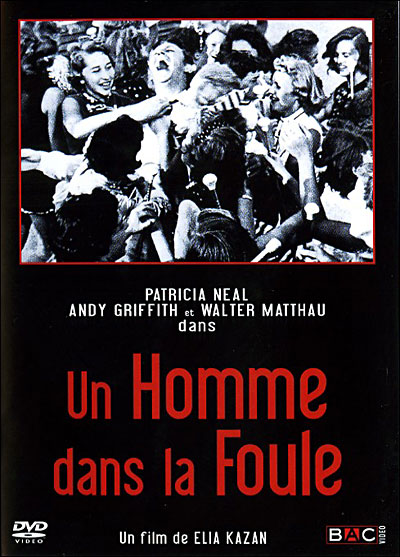 Un homme dans la foule