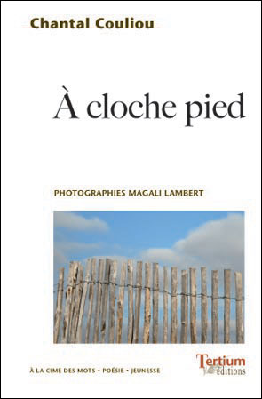 A cloche pied