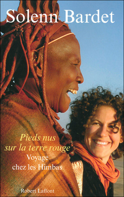 Pieds nus sur la terre rouge