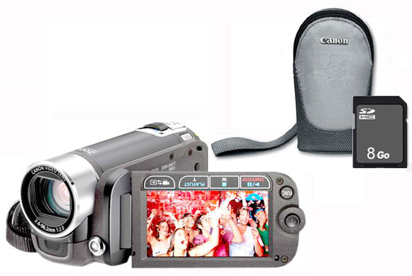 Canon Legria FS200 Silver + Carte SDHC 8 Go + Etui